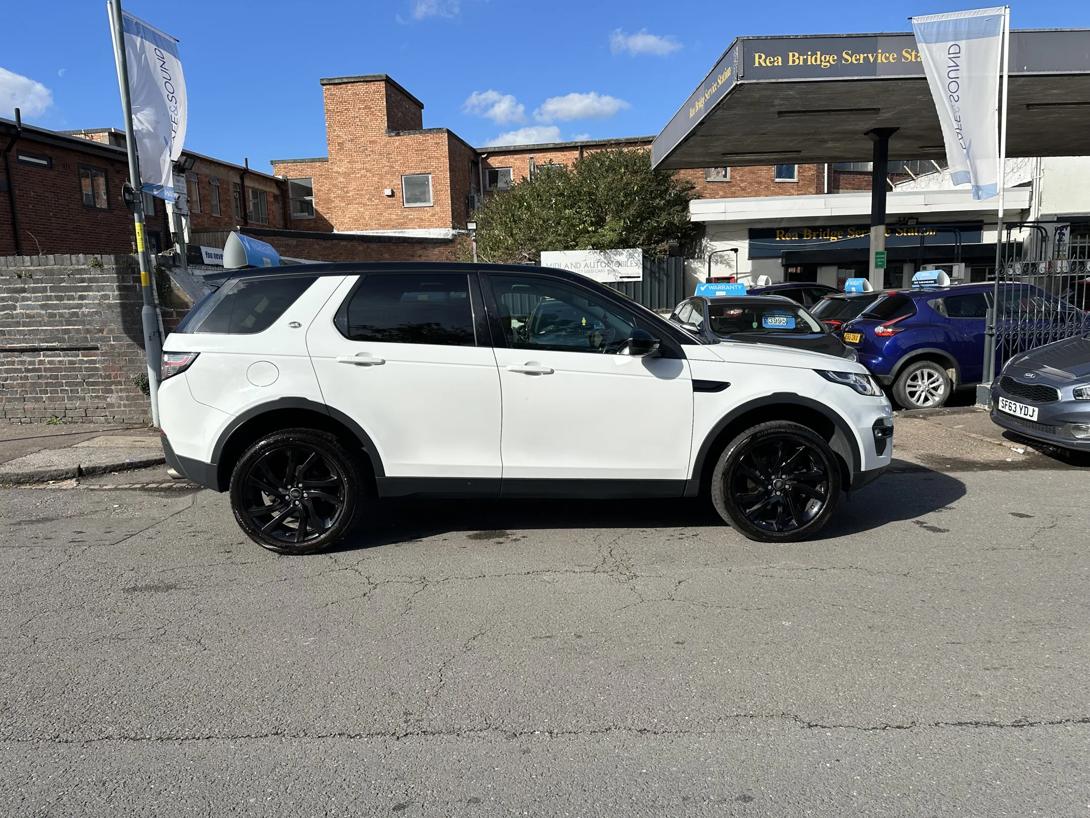 Land Rover Discovery Sport 2.0 TD4 HSE Black Auto 4WD — image 5