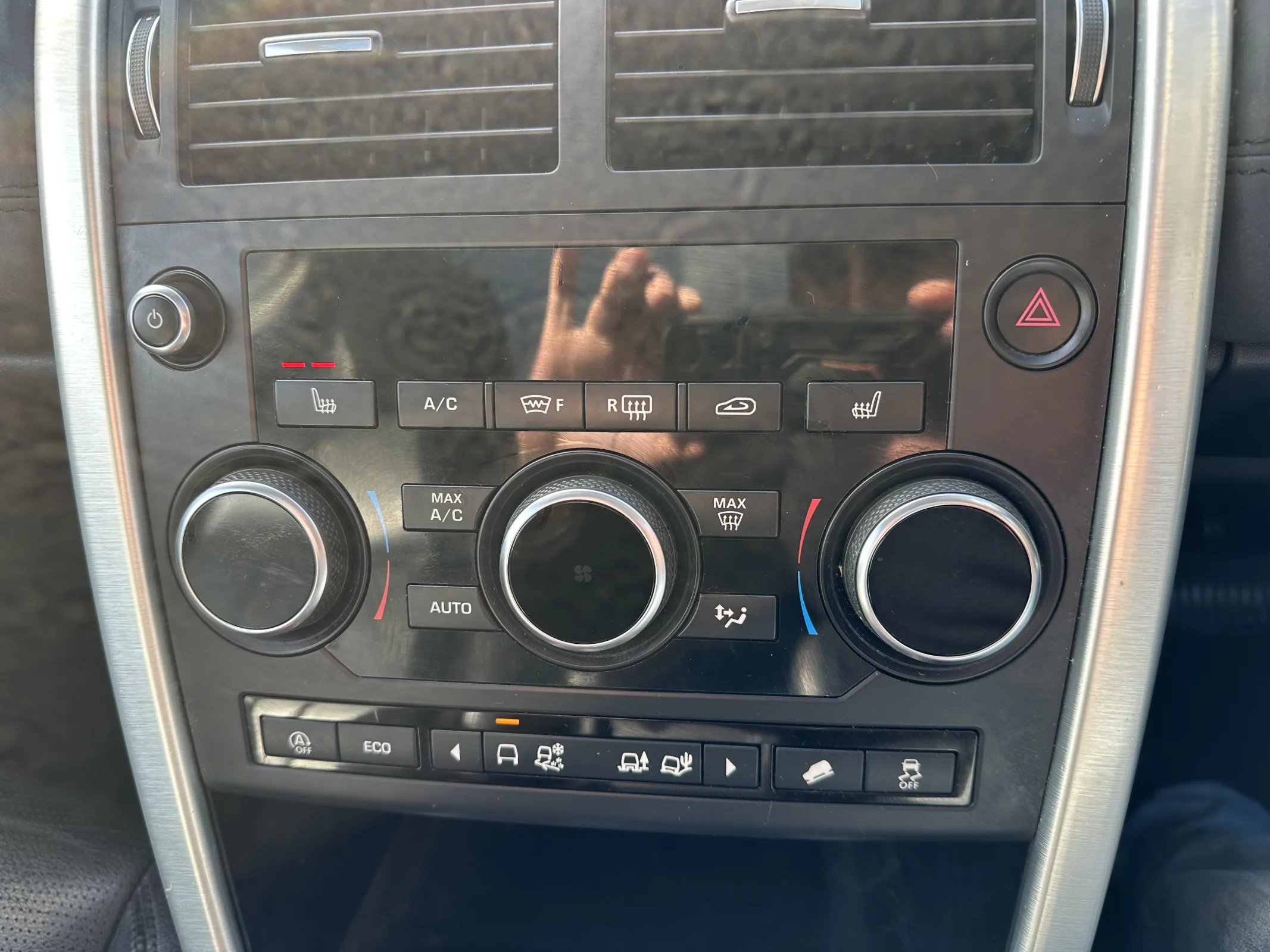 Land Rover Discovery Sport 2.0 TD4 HSE Black Auto 4WD — image 23