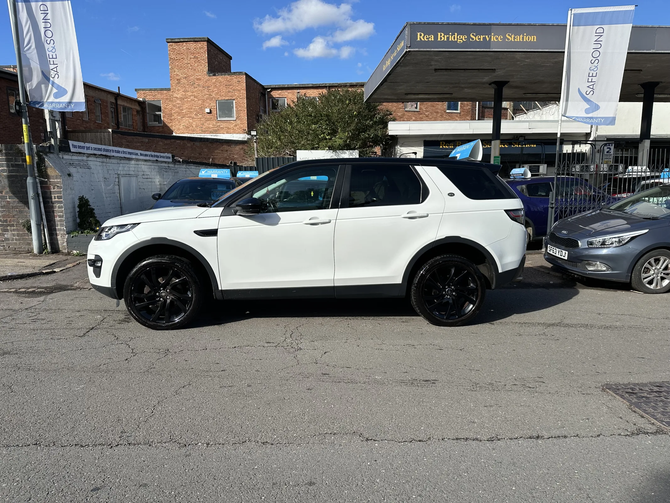 Land Rover Discovery Sport 2.0 TD4 HSE Black Auto 4WD — image 8