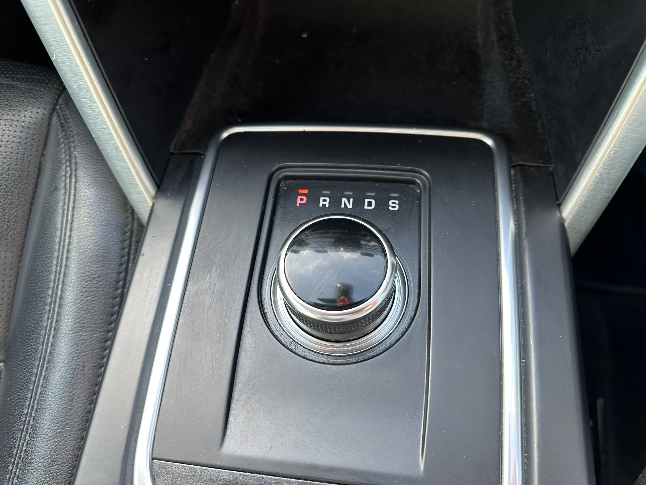 Land Rover Discovery Sport 2.0 TD4 HSE Black Auto 4WD — image 25