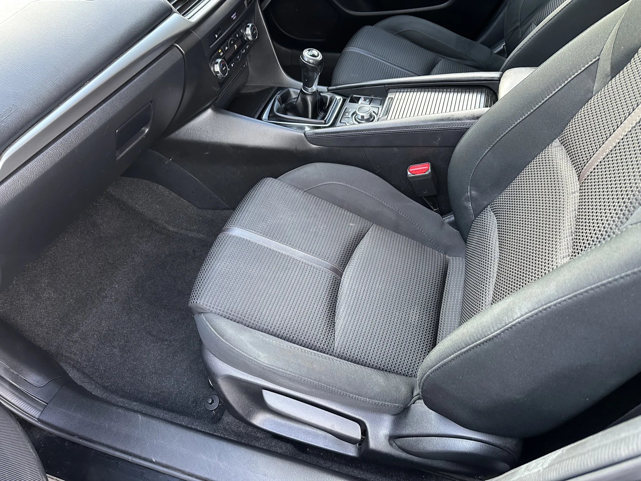 2017 Mazda3 2.2 Skyactiv-d se nav — image 23