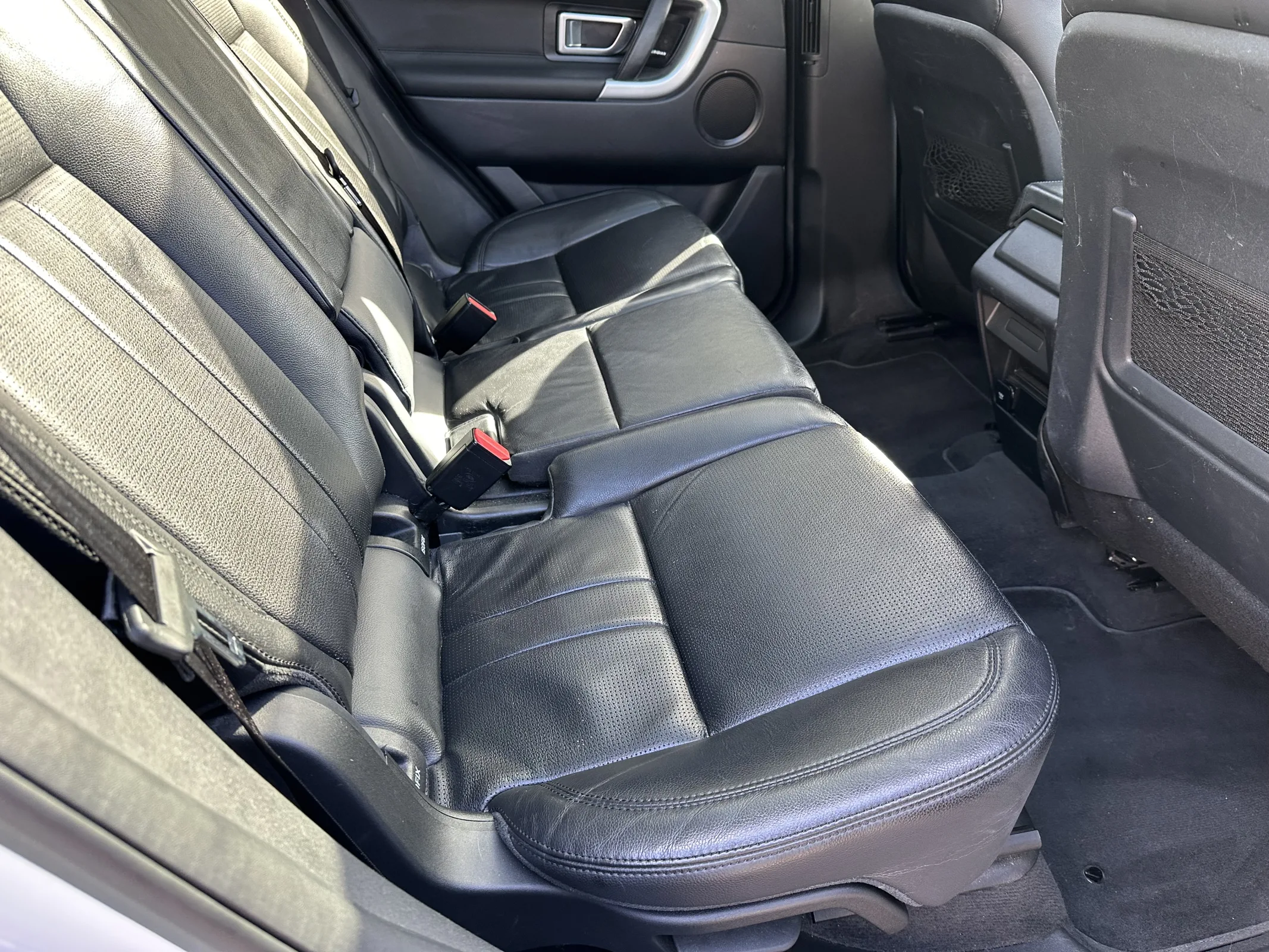Land Rover Discovery Sport 2.0 TD4 HSE Black Auto 4WD — image 28