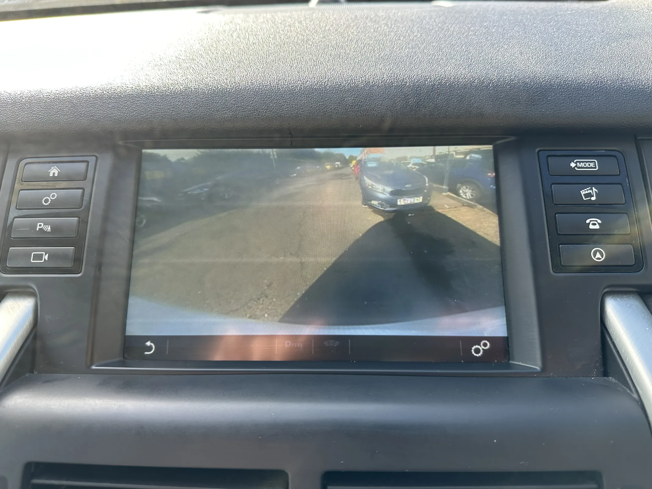 Land Rover Discovery Sport 2.0 TD4 HSE Black Auto 4WD — image 20
