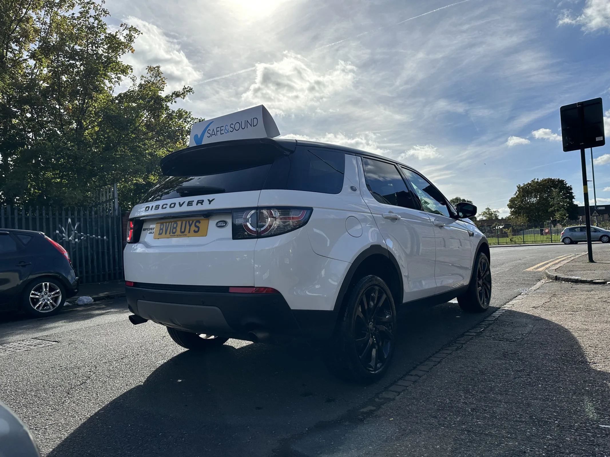 Land Rover Discovery Sport 2.0 TD4 HSE Black Auto 4WD — image 12