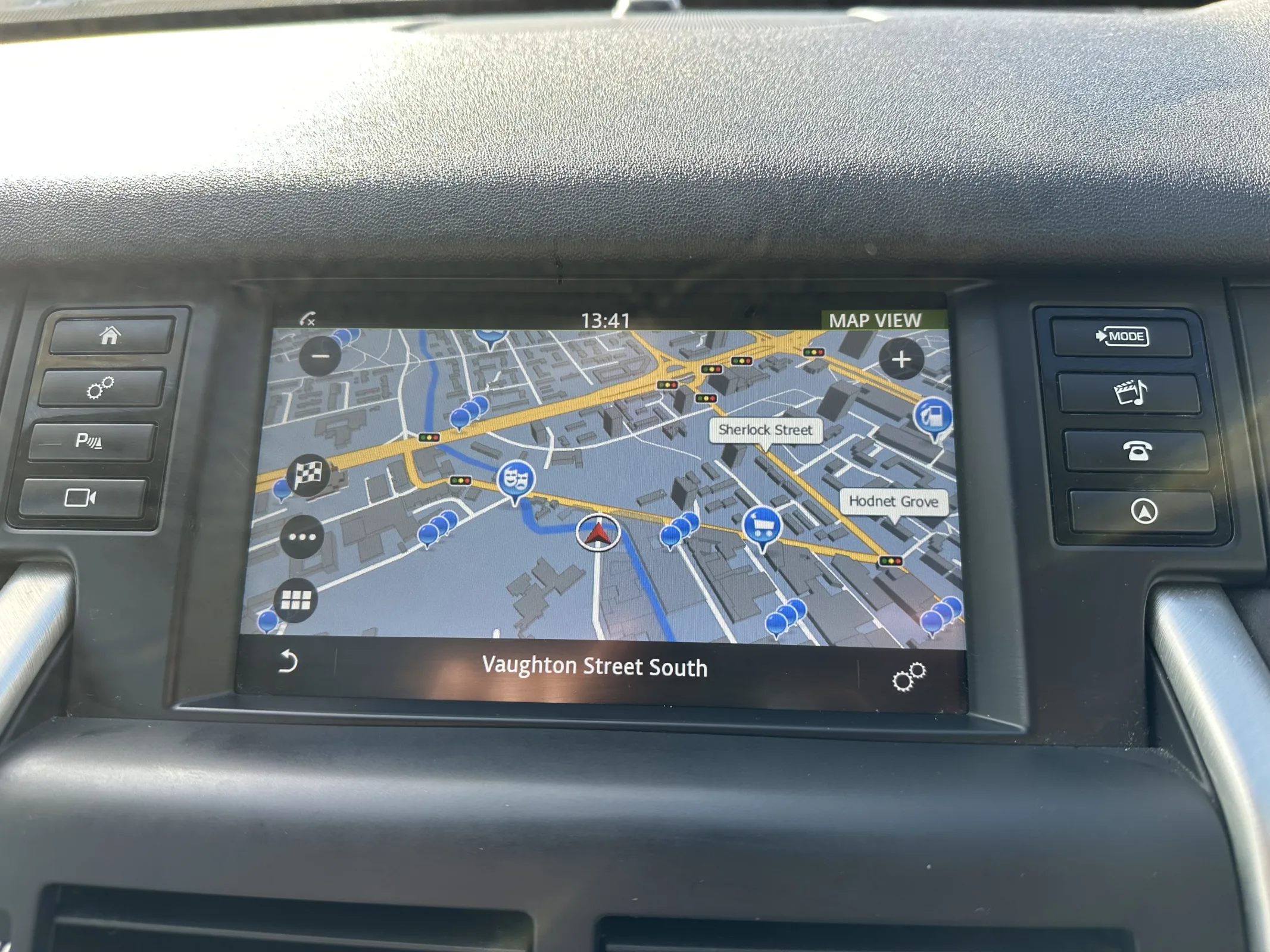 Land Rover Discovery Sport 2.0 TD4 HSE Black Auto 4WD — image 18