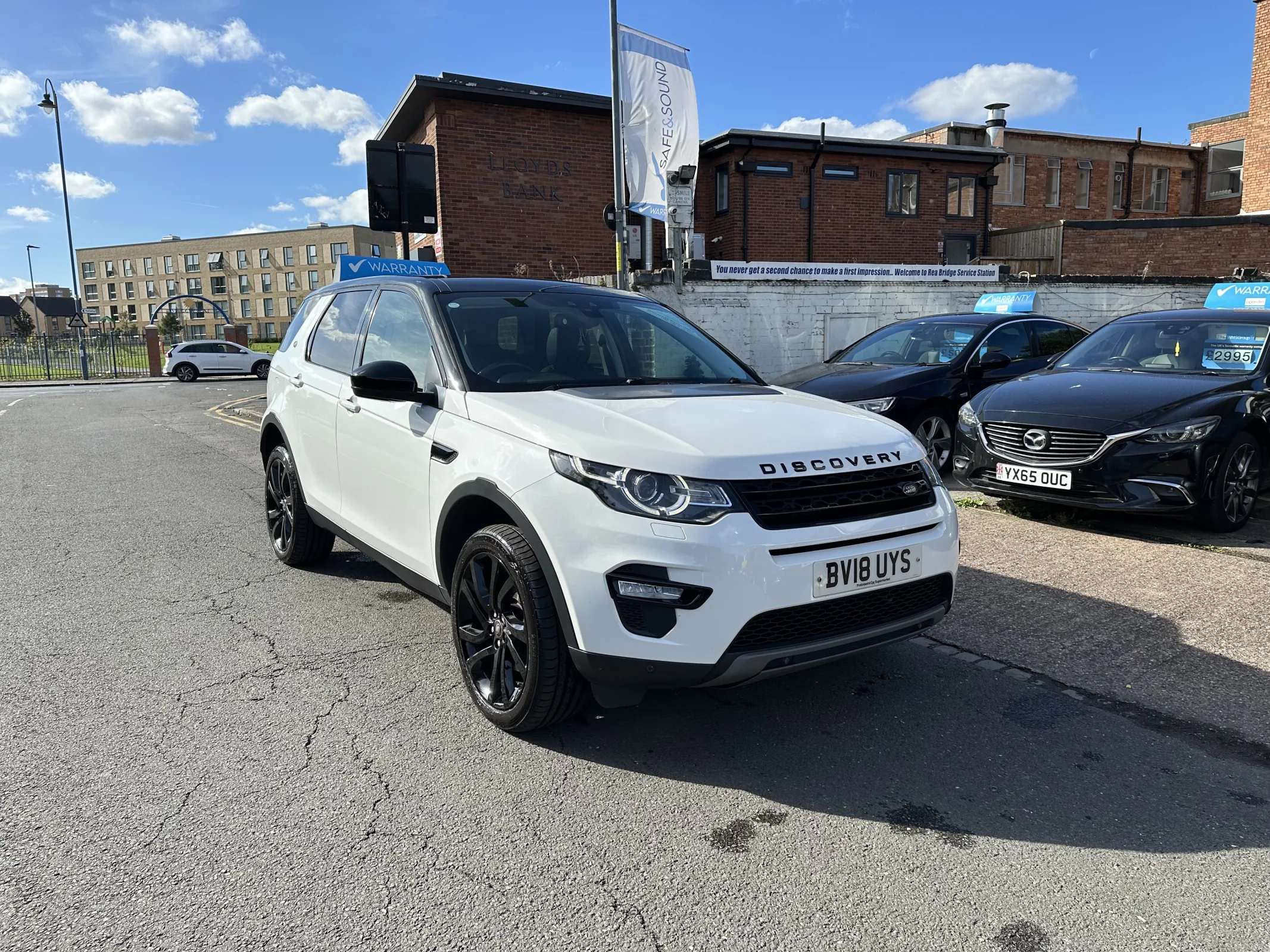 Land Rover Discovery Sport 2.0 TD4 HSE Black Auto 4WD — image 3