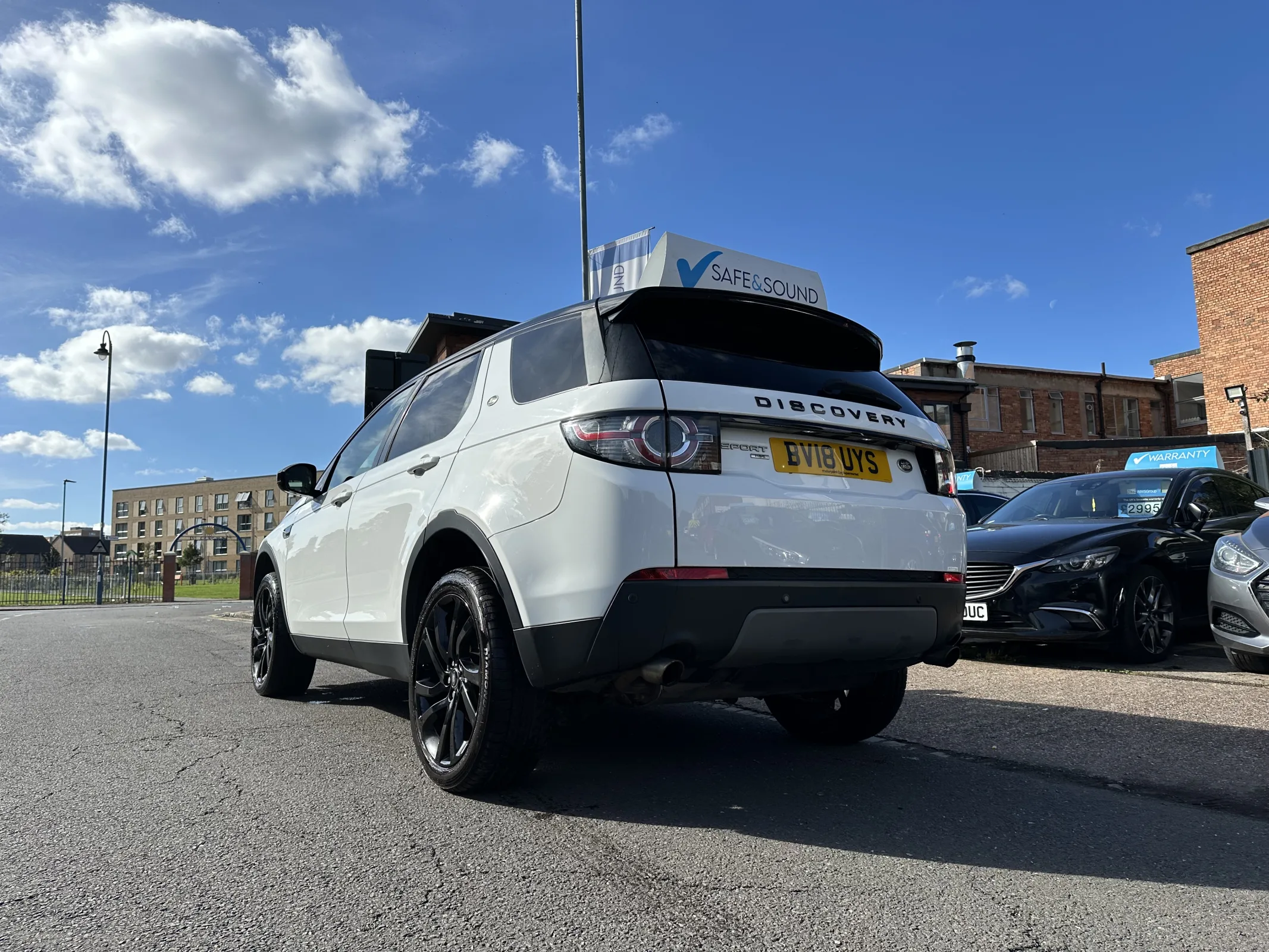 Land Rover Discovery Sport 2.0 TD4 HSE Black Auto 4WD — image 11