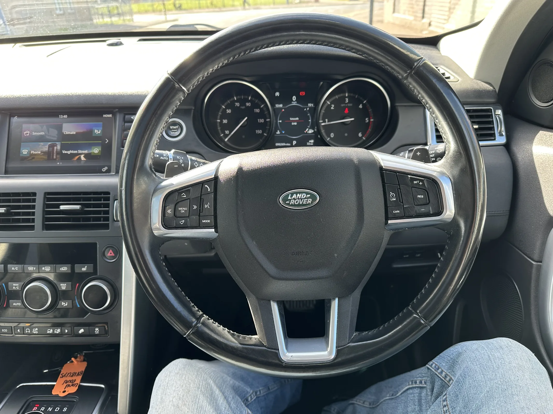 Land Rover Discovery Sport 2.0 TD4 HSE Black Auto 4WD — image 16