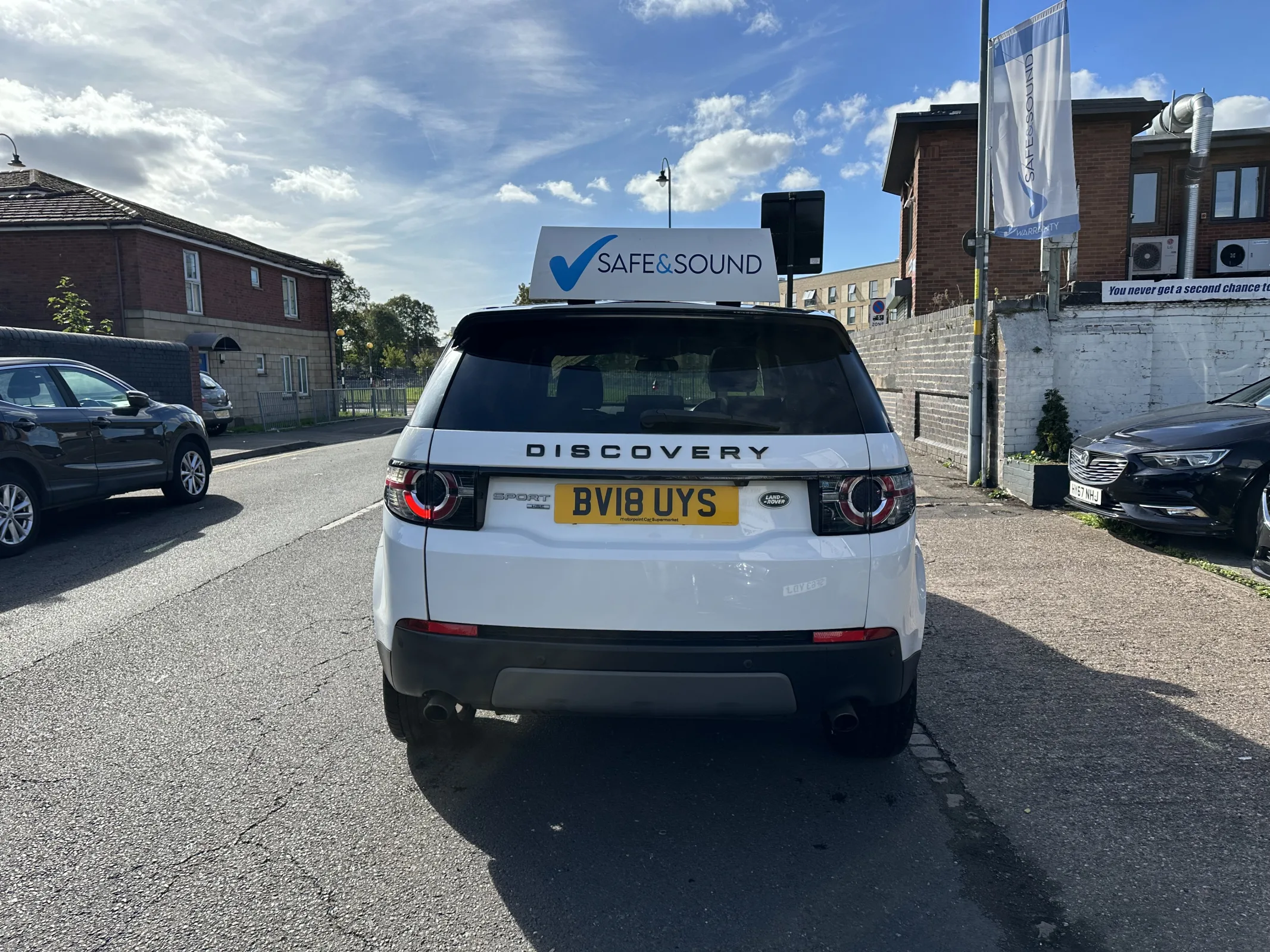 Land Rover Discovery Sport 2.0 TD4 HSE Black Auto 4WD — image 10