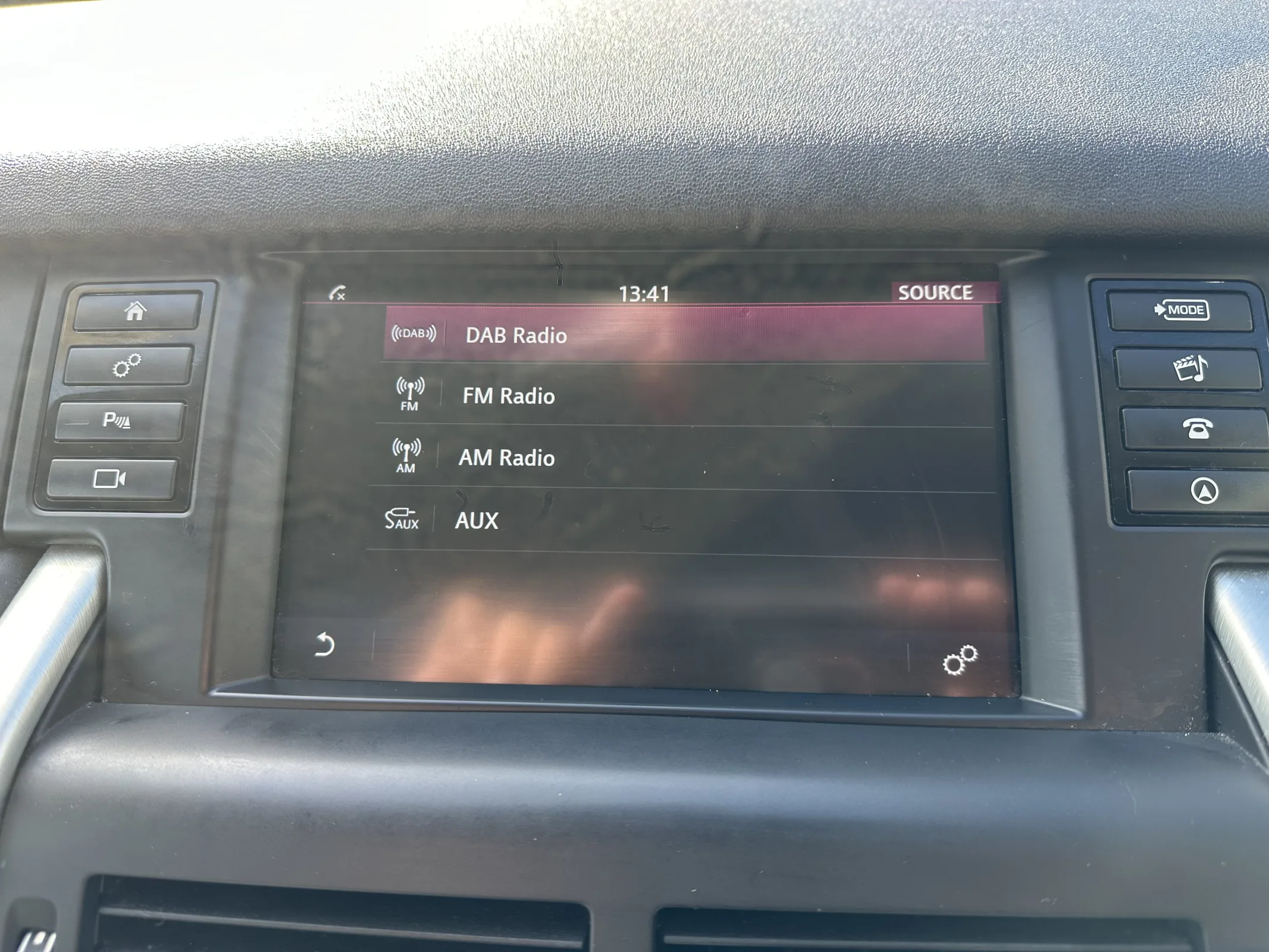 Land Rover Discovery Sport 2.0 TD4 HSE Black Auto 4WD — image 2