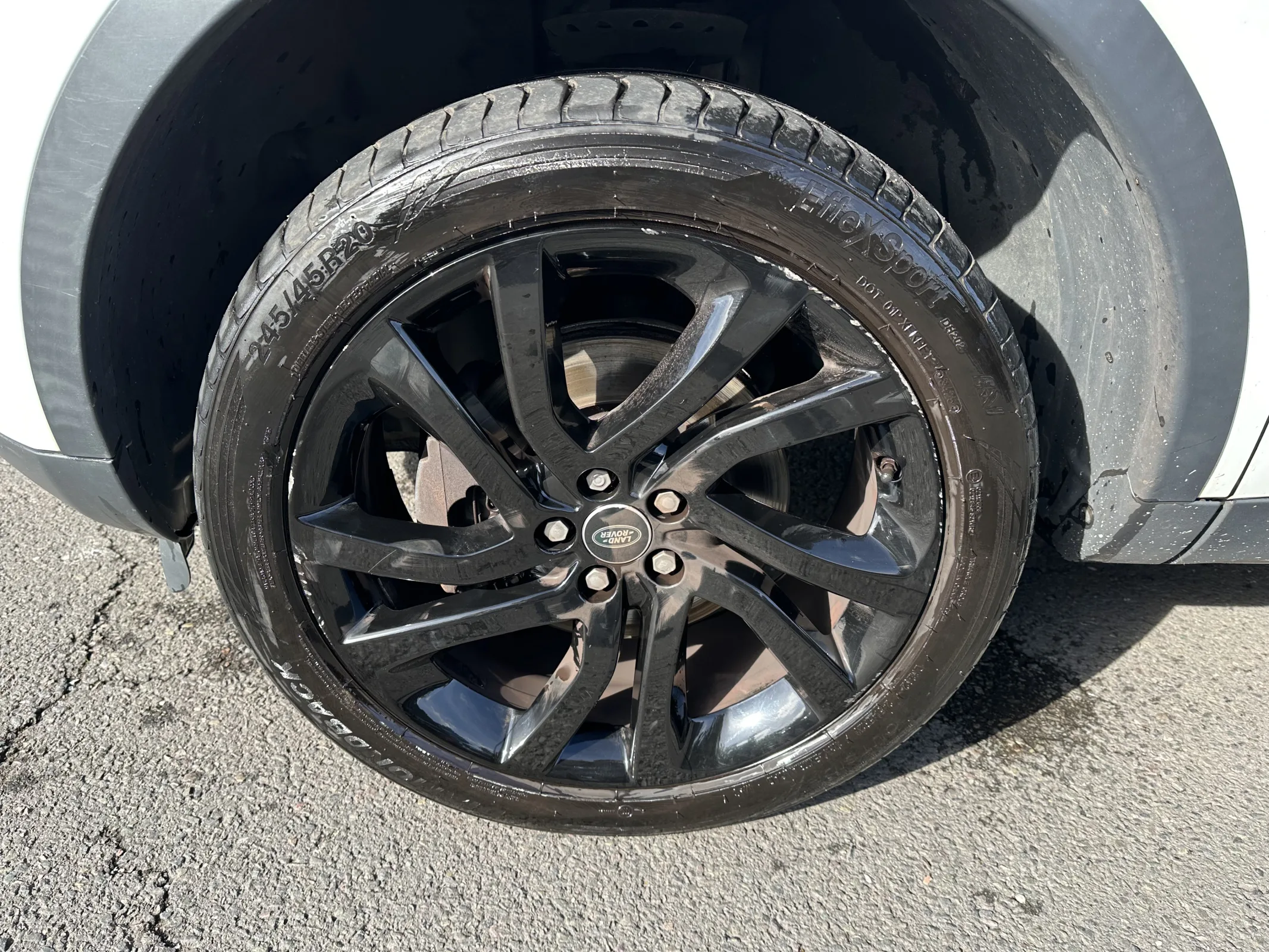 Land Rover Discovery Sport 2.0 TD4 HSE Black Auto 4WD — image 30