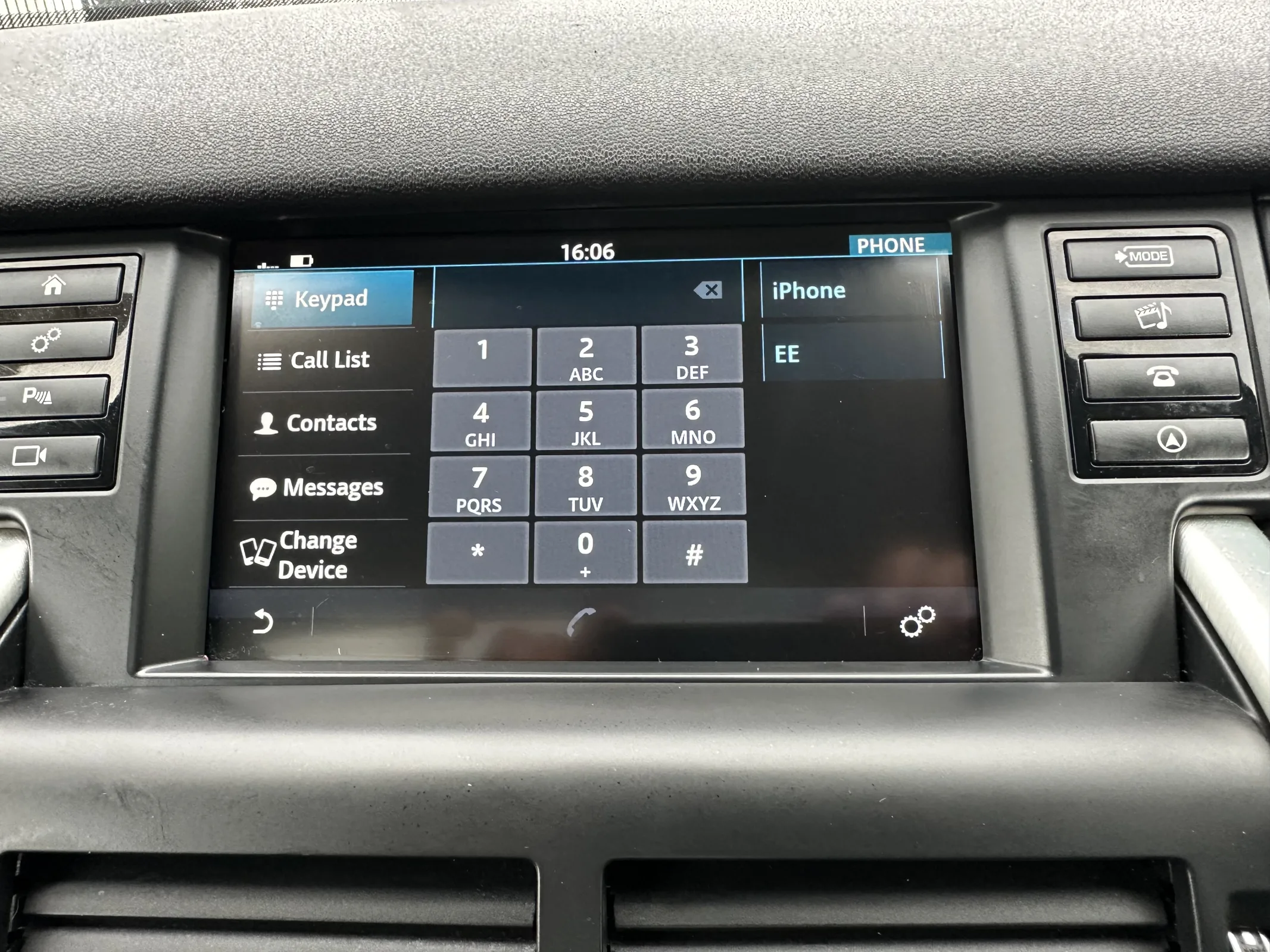 2016 Land Rover Discovery Sport 2.0 TD4 HSE Black — image 17