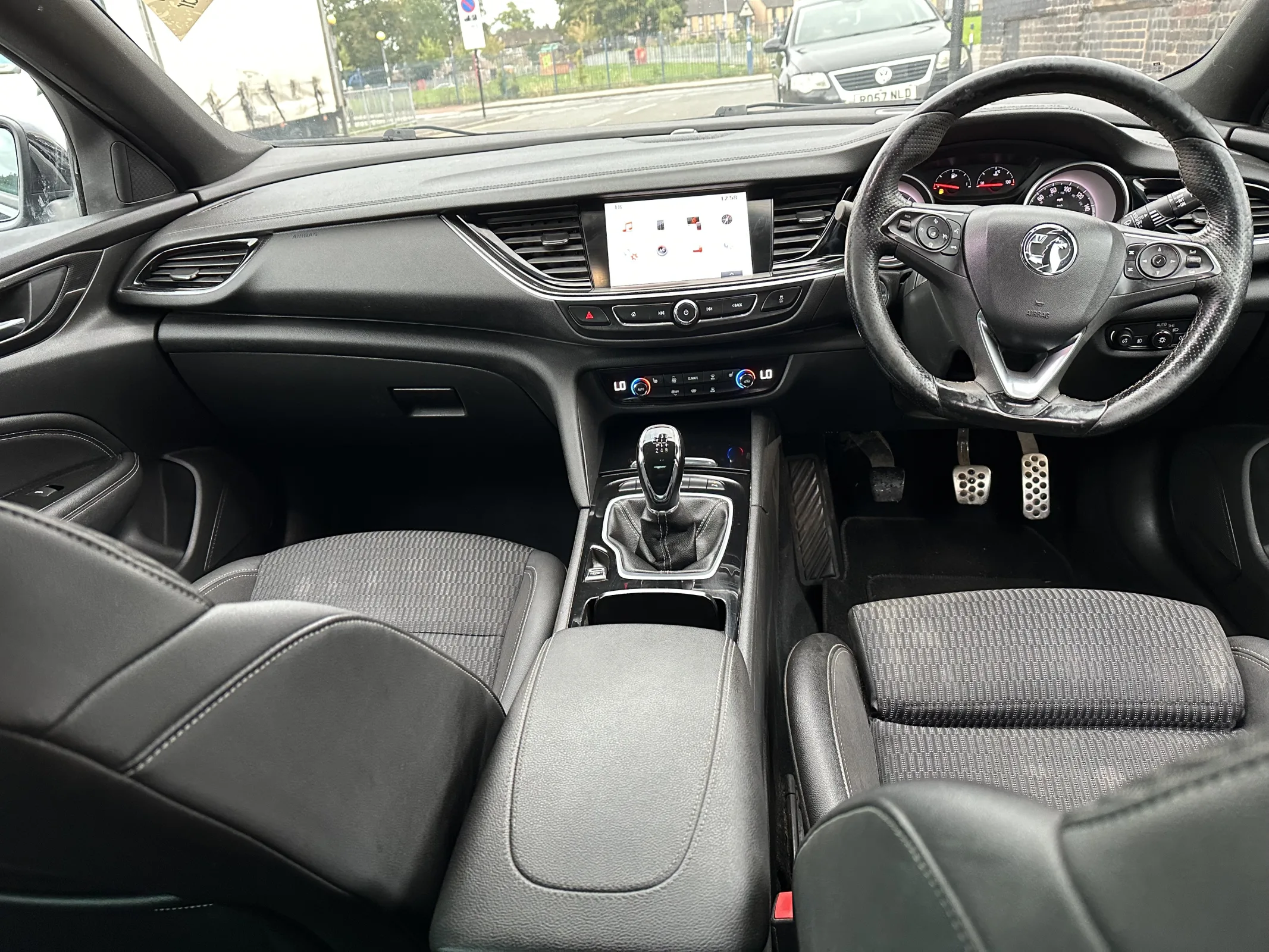 2017 Vauxhall Insignia 1.5 turbo Sri vx line grand sport — image 10