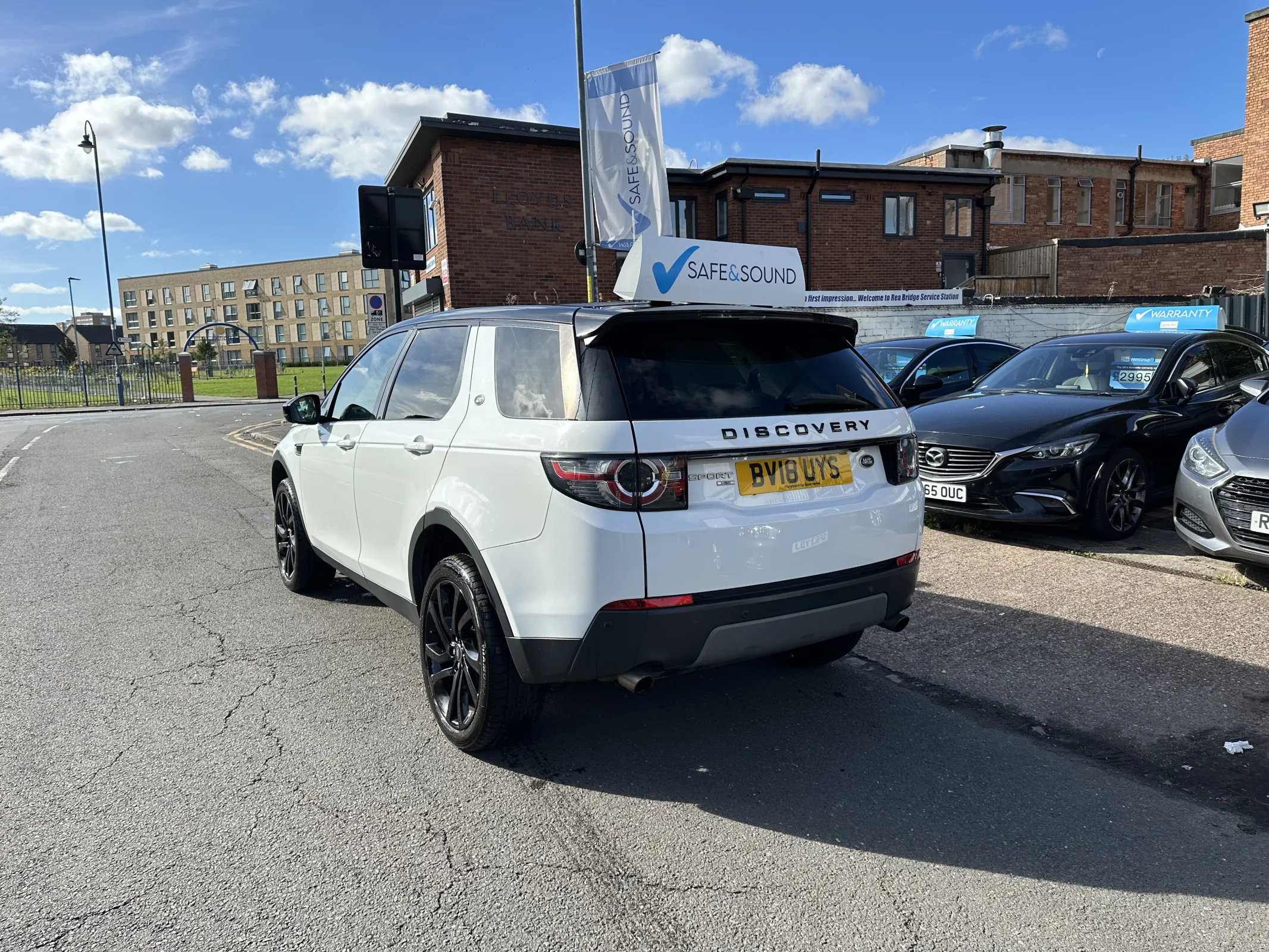 Land Rover Discovery Sport 2.0 TD4 HSE Black Auto 4WD — image 9